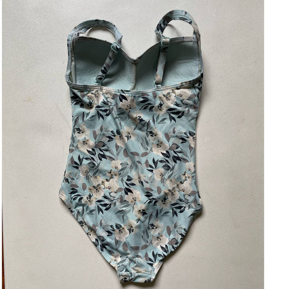 NipTuck Swim Louise Boho Breeze Ruched One-Piece Floral Swimsuit • Size 4 🗣 - Picture 4 of 5
